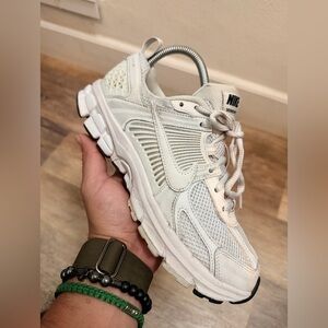 Nike Air Zoom Vomero 5 'Pure Platinum Metallic Silver
Size 5.5Y